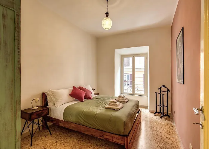 Trastevere San Cosimato Vintage